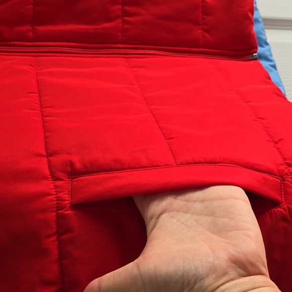 Crayola Red and Light Blue Reversible Puffer Vest - XXL - NWT - Picture 2 of 14